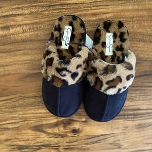 Jessica Simpson Comfy Faux Fur House Slippers..Memory Foam on Anti/Skid Soul NWT